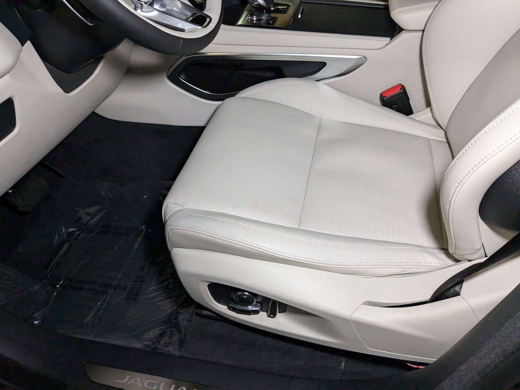 2025 Jaguar F-PACE P250 R-Dynamic S photo 4