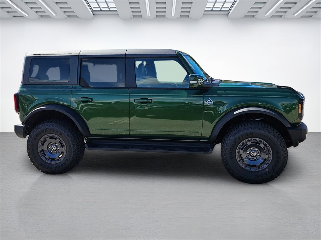 2025 Ford Bronco Outer Banks photo 4