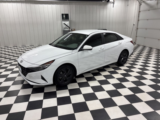 2021 Hyundai Elantra Blue's photo