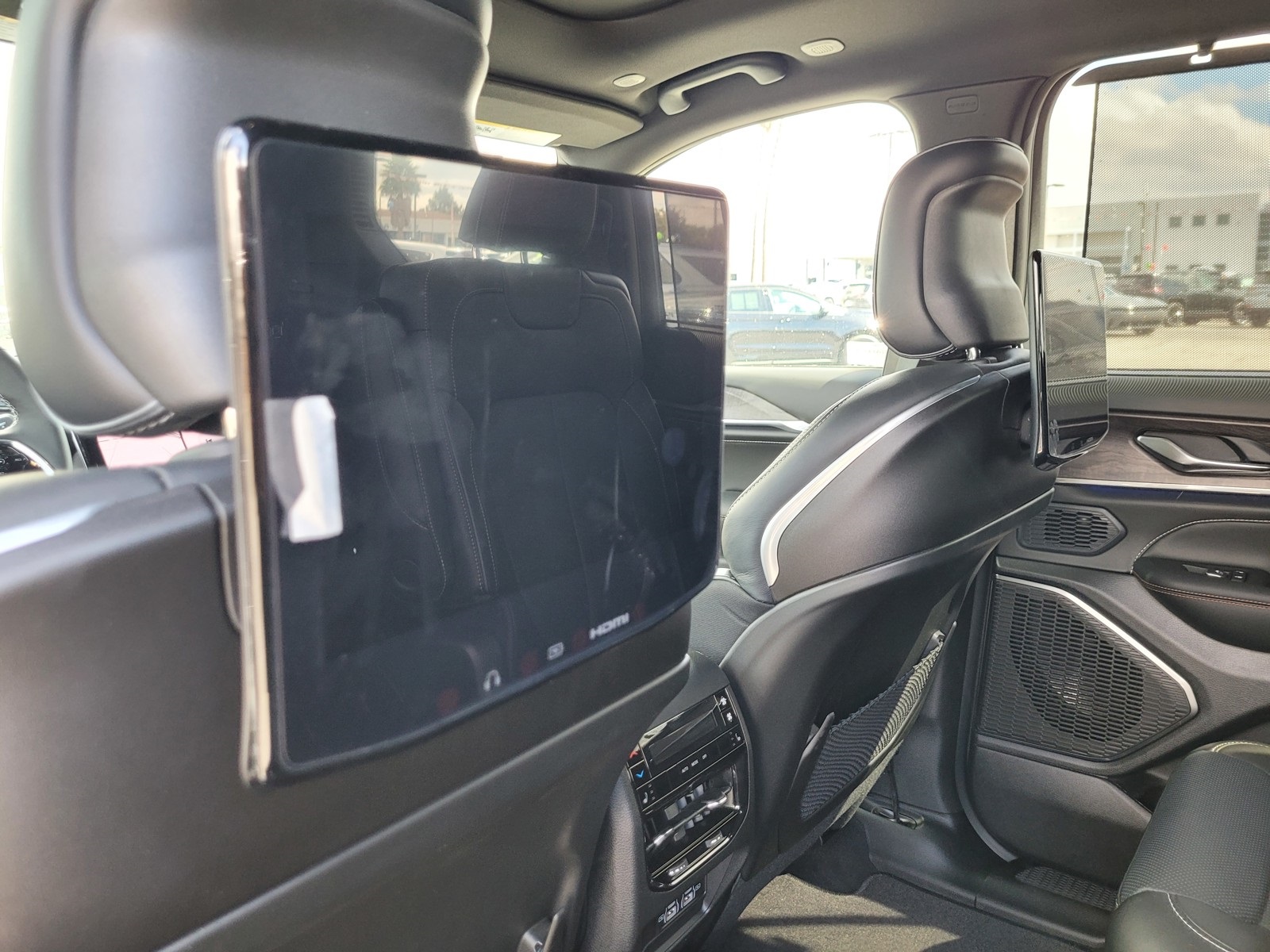 2025 Jeep Grand Cherokee Overland photo 10
