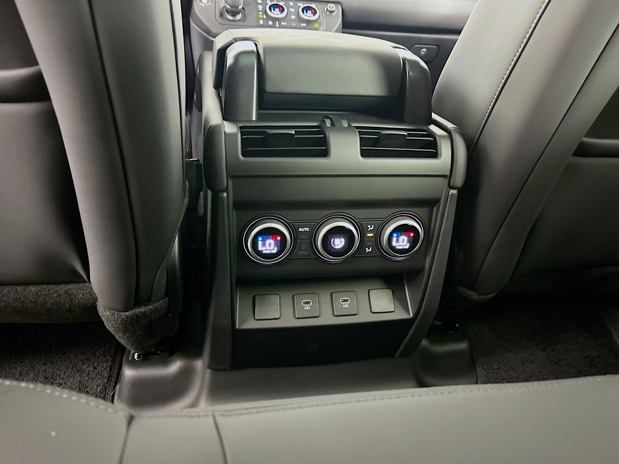 2025 Land Rover Defender 110 S photo 20