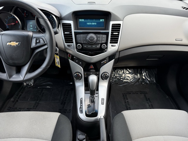 2011 Chevrolet Cruze LS photo 3