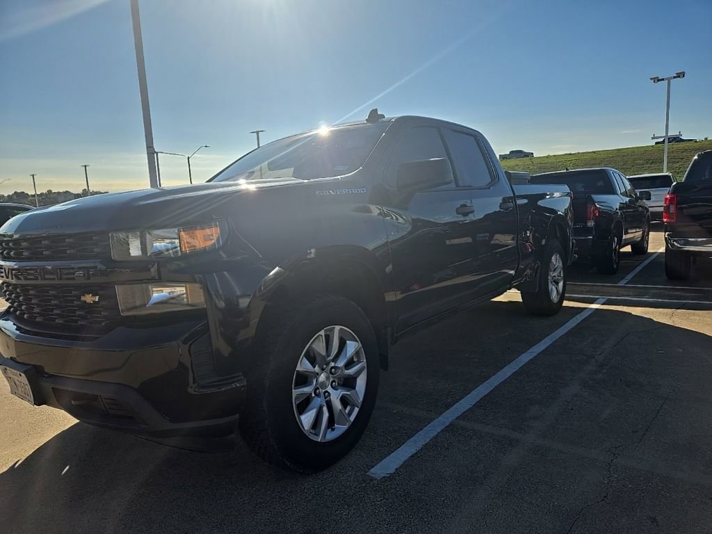 2020 Chevrolet Silverado 1500 Custom photo 2