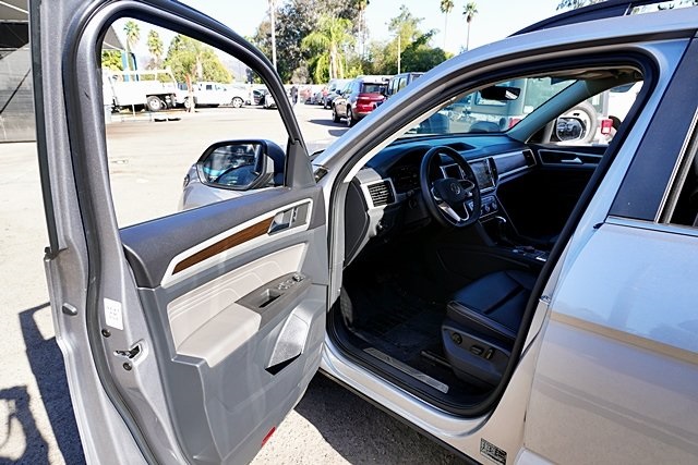 Used 2022 Silver Volkswagen 3.6L V6 SE w/Technology image 39