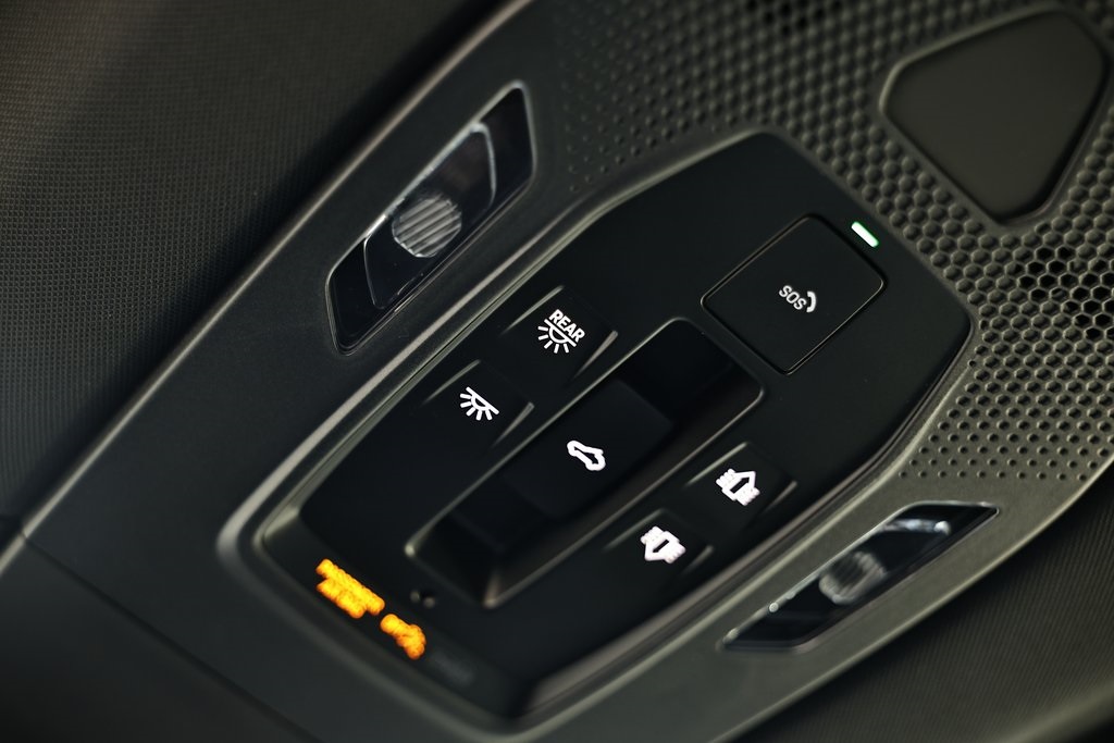 2025 Porsche Macan Electric photo 40