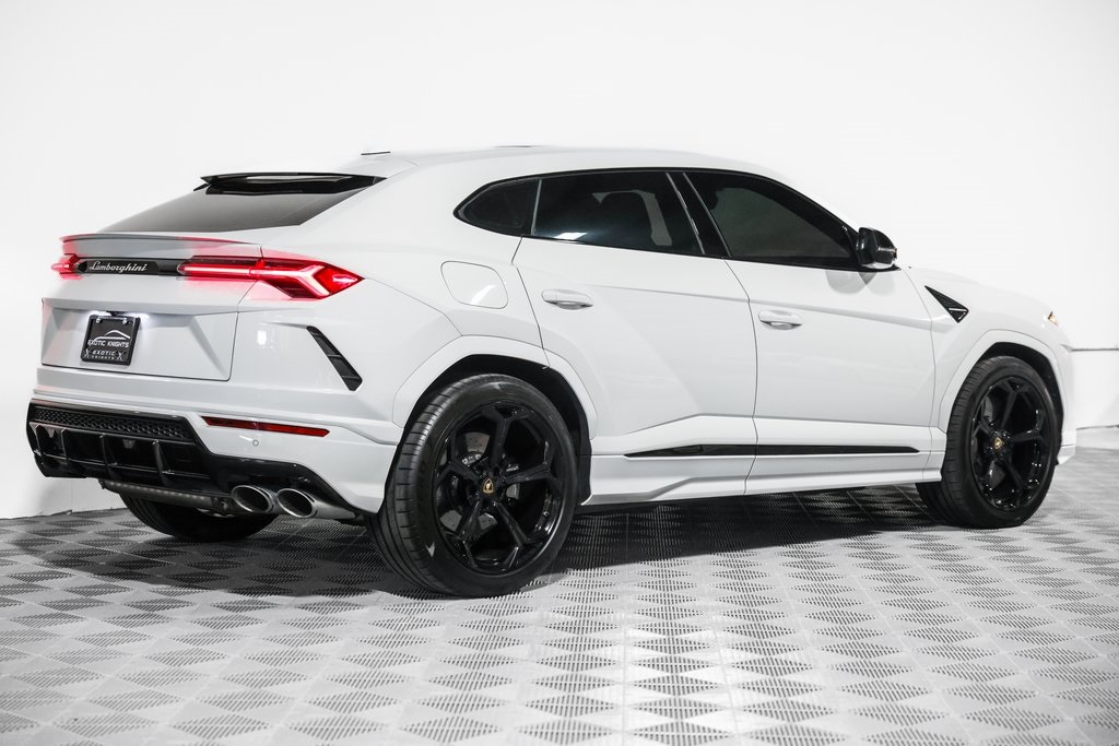 2020 Lamborghini Urus Base photo 6