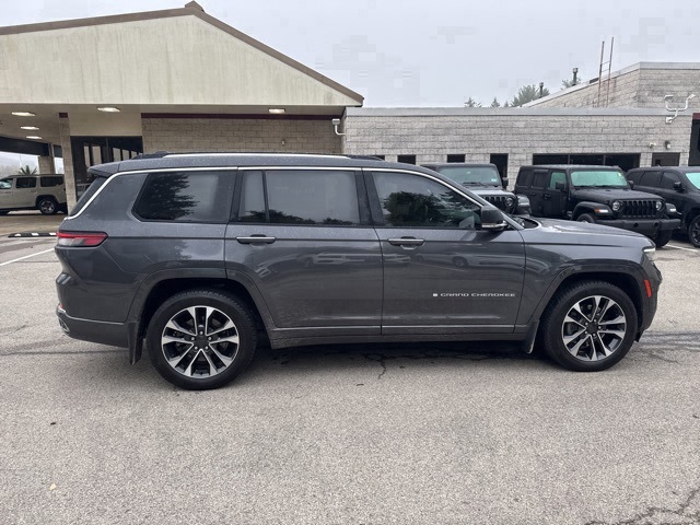 2021 Jeep Grand Cherokee Overland photo 3