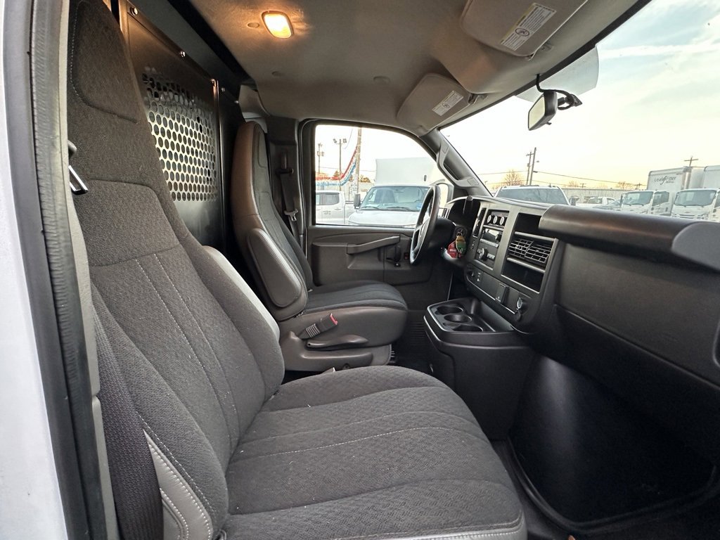 2024 Chevrolet Express Cargo 2500 photo 2