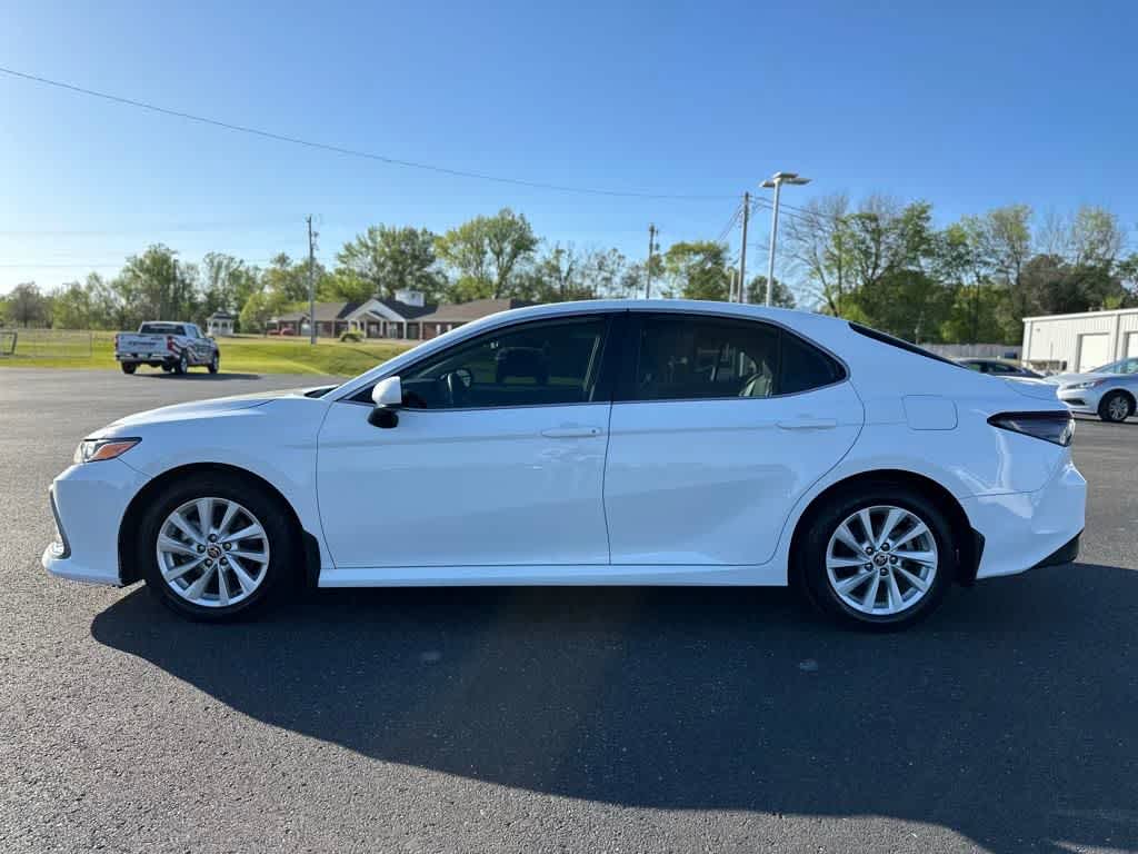 2023 Toyota Camry LE photo 6