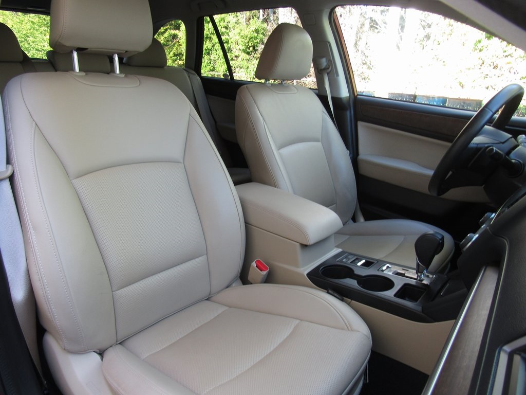 2016 Subaru Outback Limited photo 19