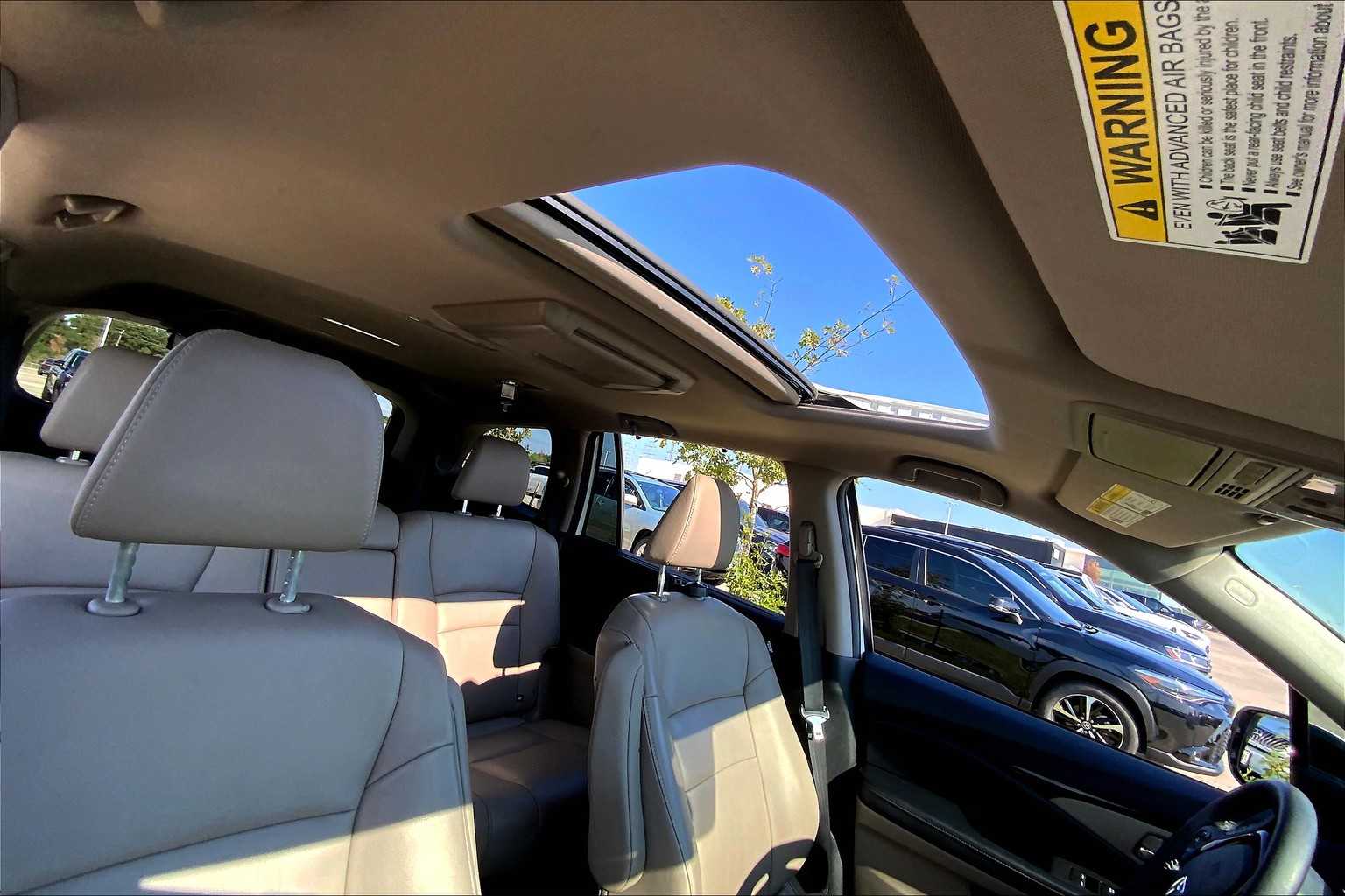 2018 Honda Pilot Touring photo 13