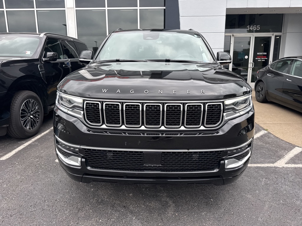 2023 Jeep Wagoneer Base photo 2