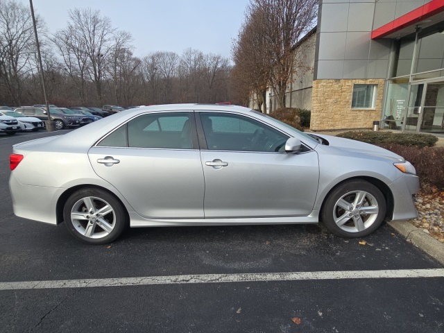 2012 Toyota Camry SE photo 3