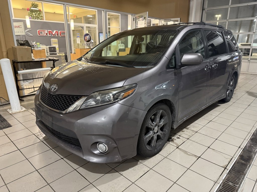 2015 TOYOTA SIENNA - Image 1