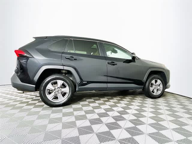 2022 Toyota RAV4 Hybrid XLE photo 8
