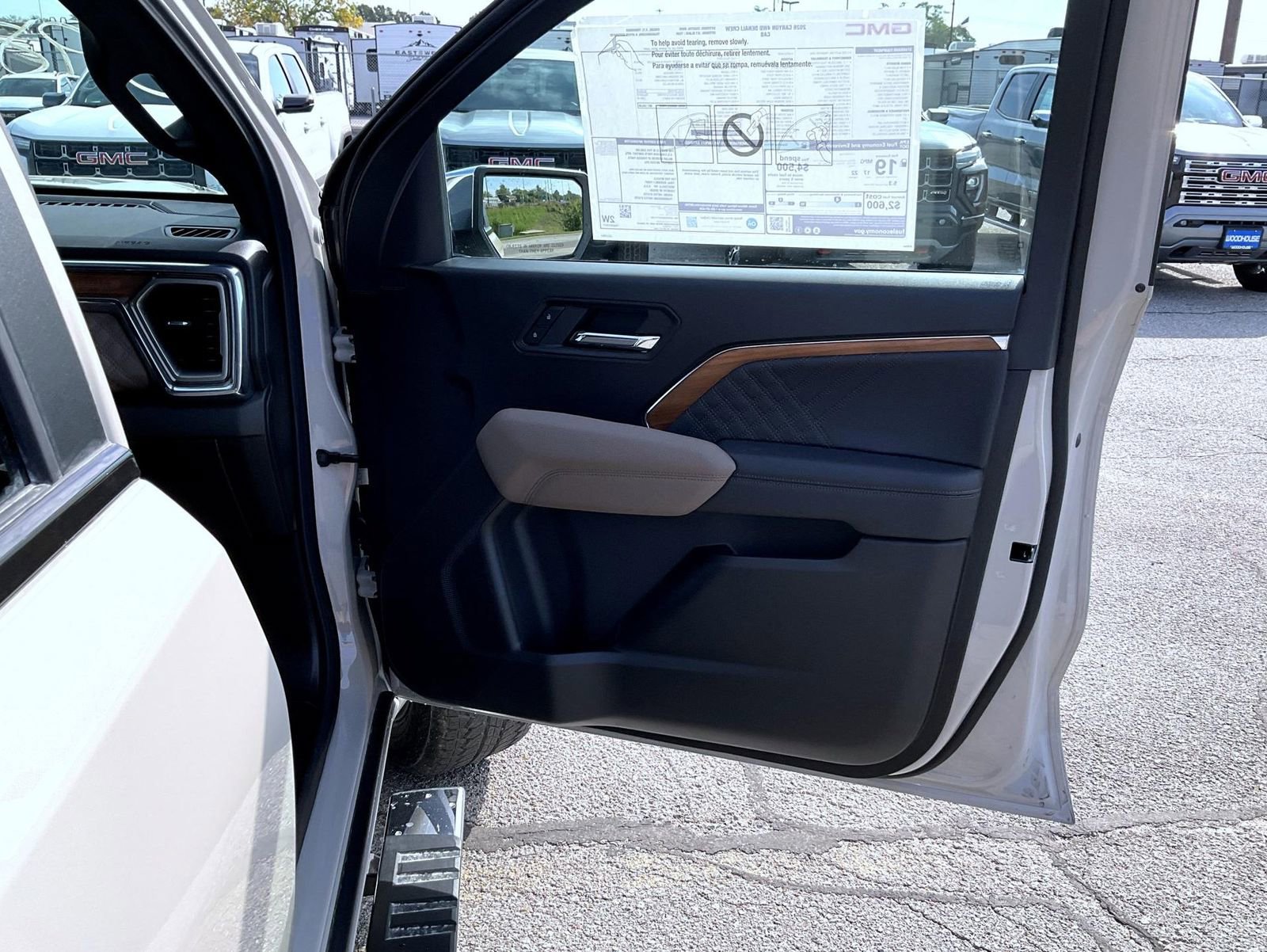 2026 Gmc Canyon Denali photo 16