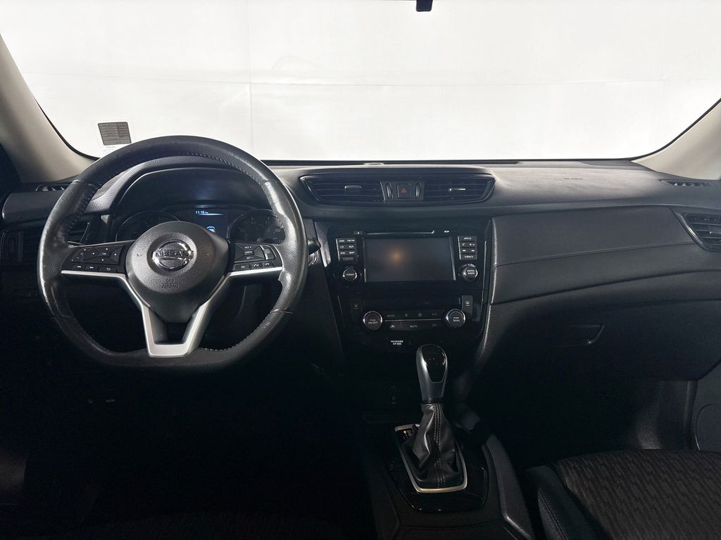 2017 Nissan Rogue SV photo 12