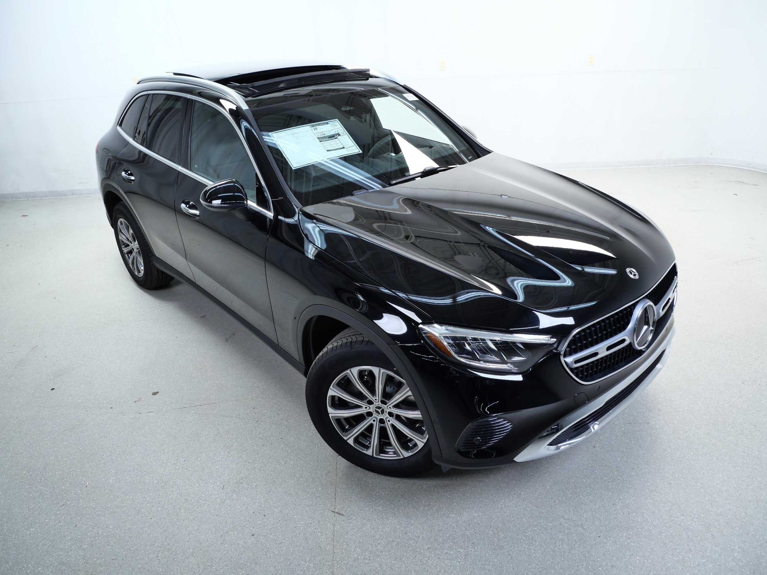 2026 Mercedes Benz GLC 300 4MATIC photo 3