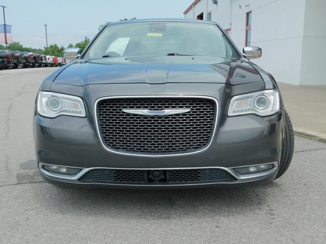 2019 Chrysler 300 Limited photo 2