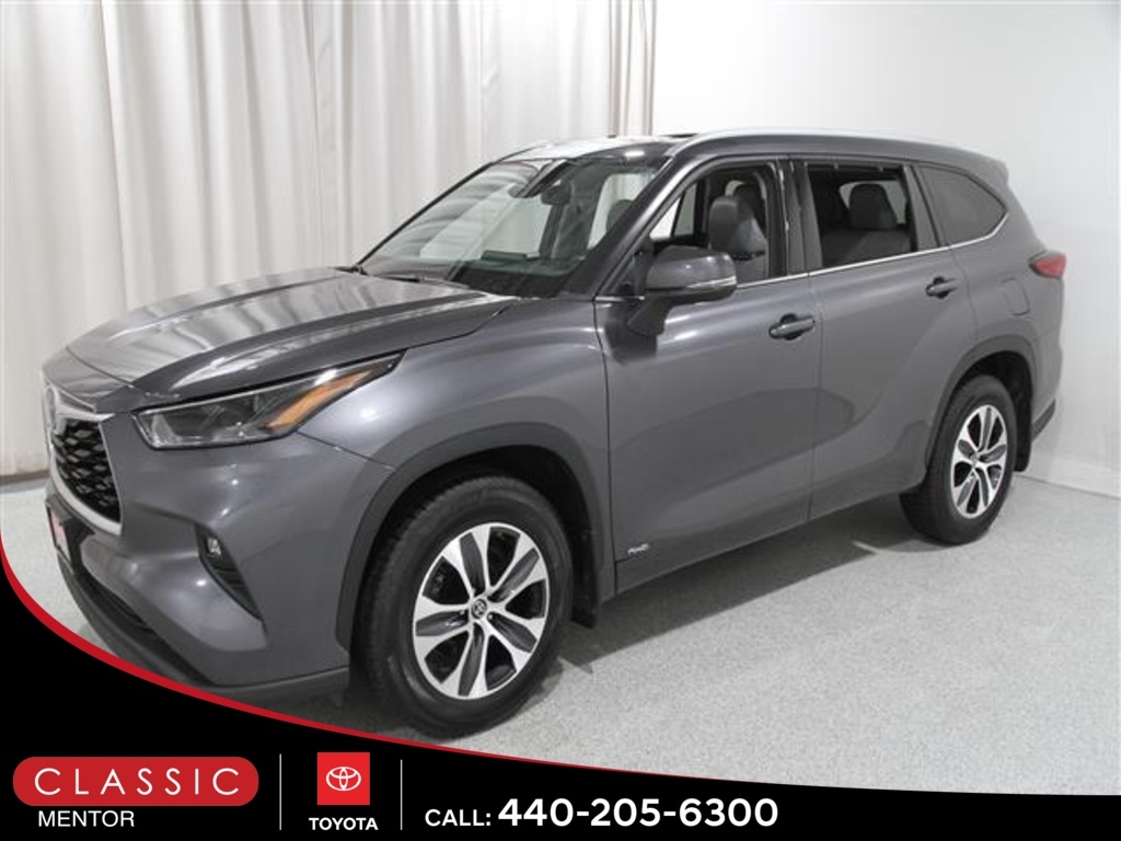 2022 Toyota Highlander XLE photo 2
