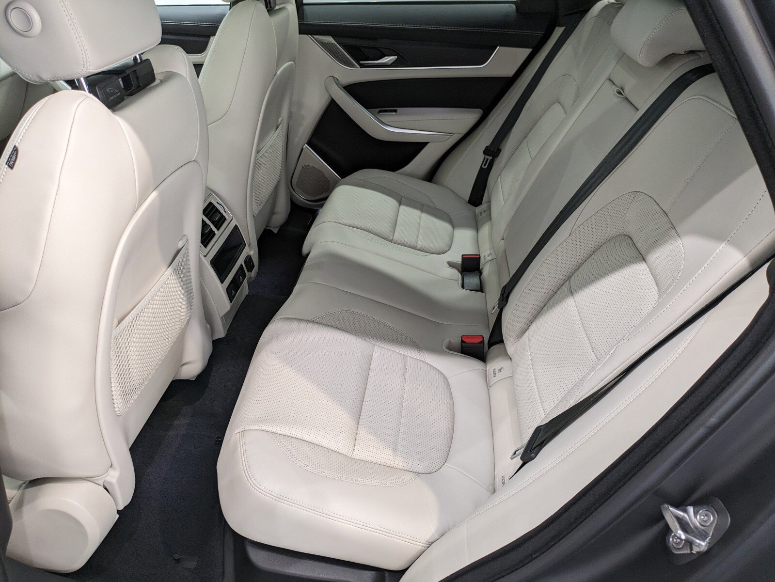 2025 Jaguar F-PACE R-Dynamic S P250 photo 11
