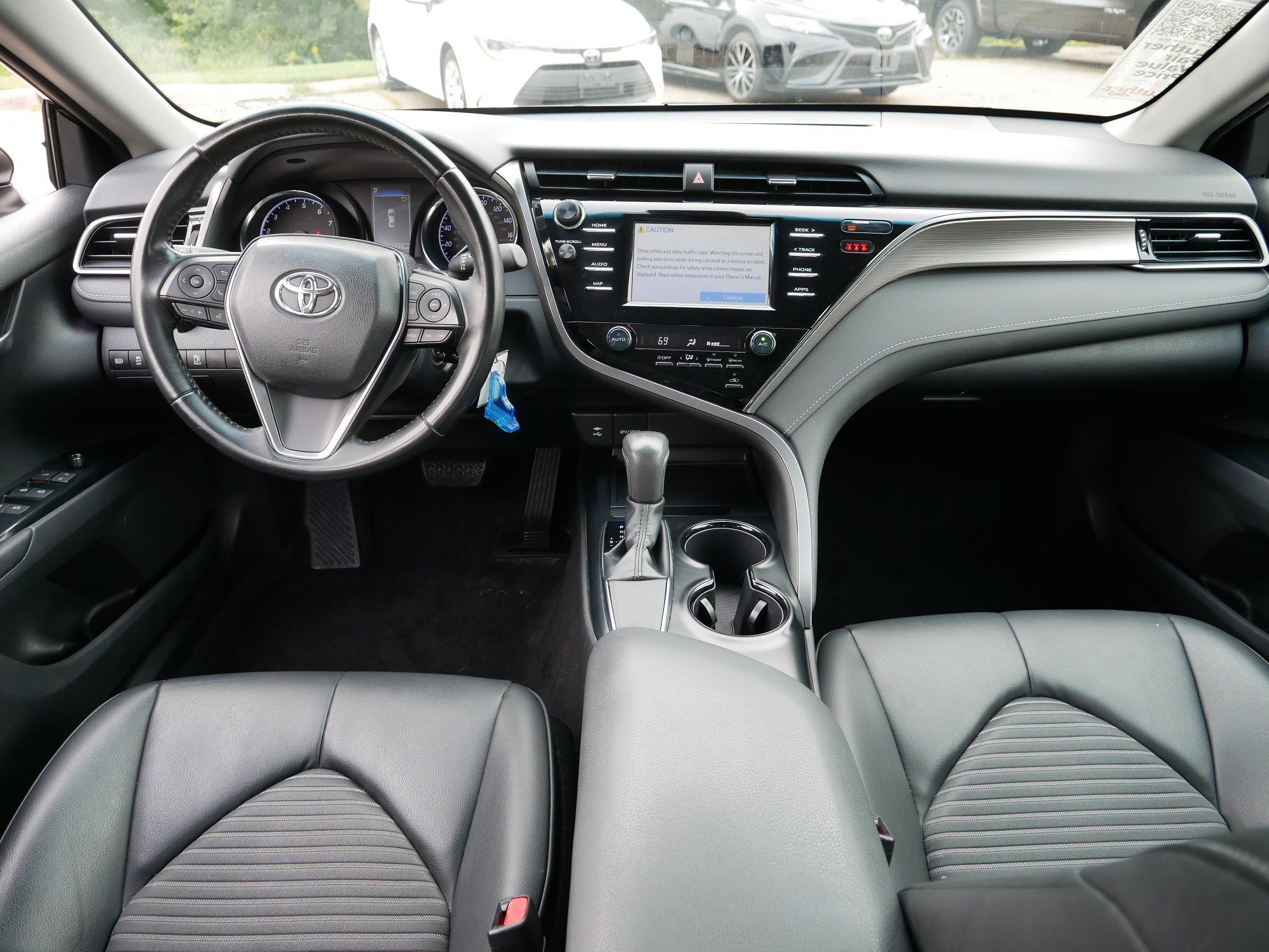 2019 Toyota Camry SE photo 9