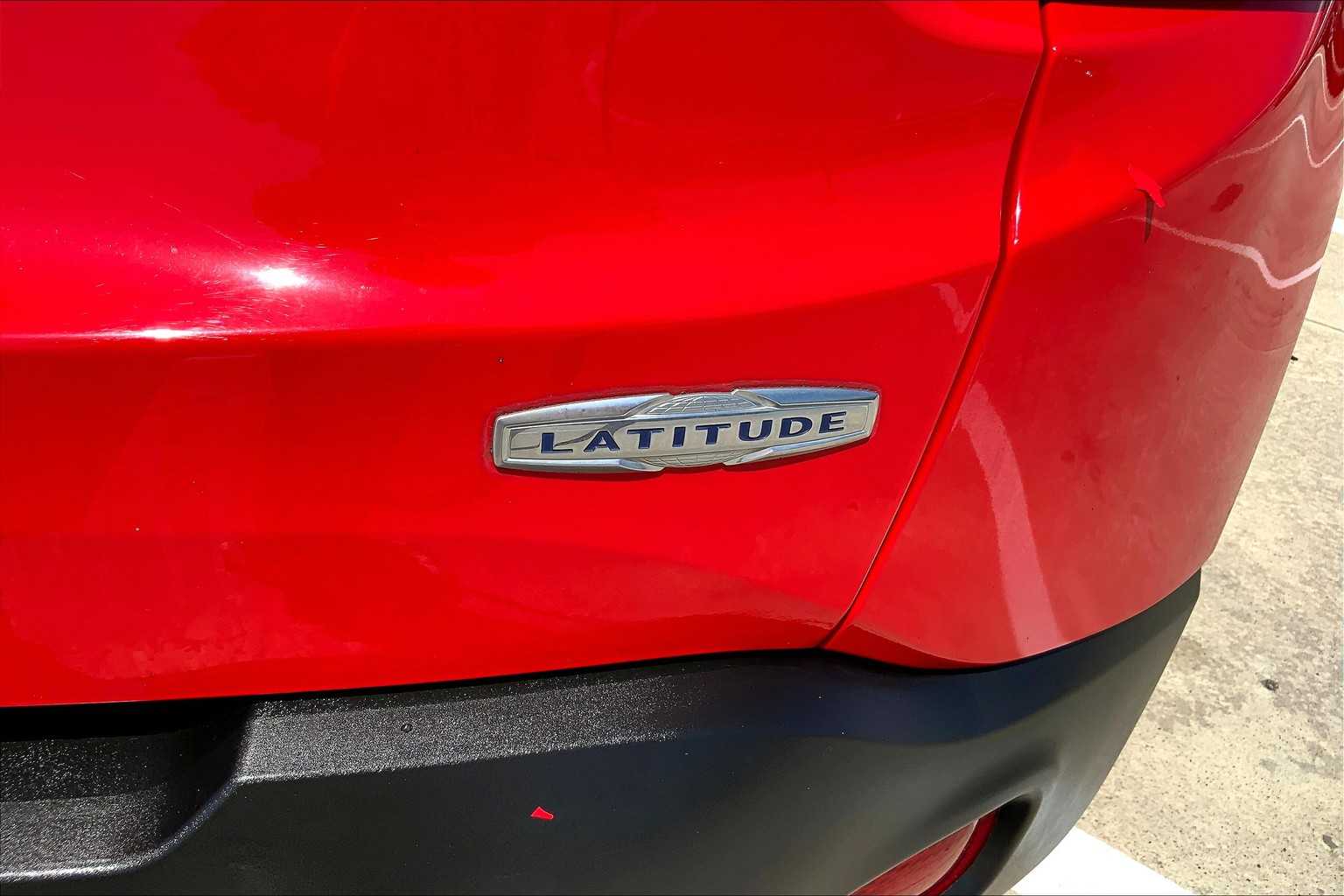 2020 Toyota RAV4 LE photo 9