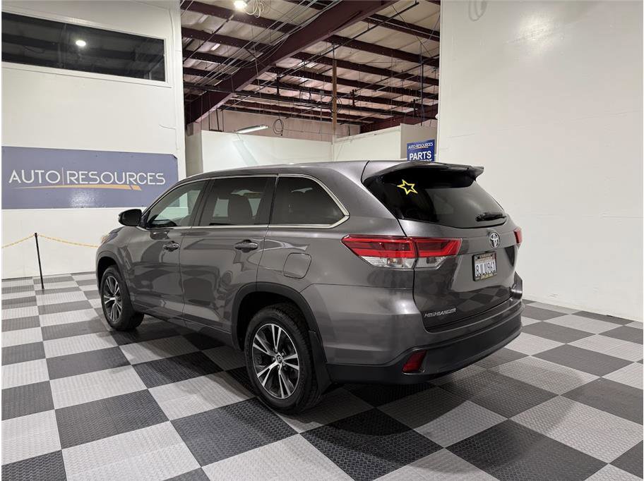 2018 Toyota Highlander LE Sport photo 7