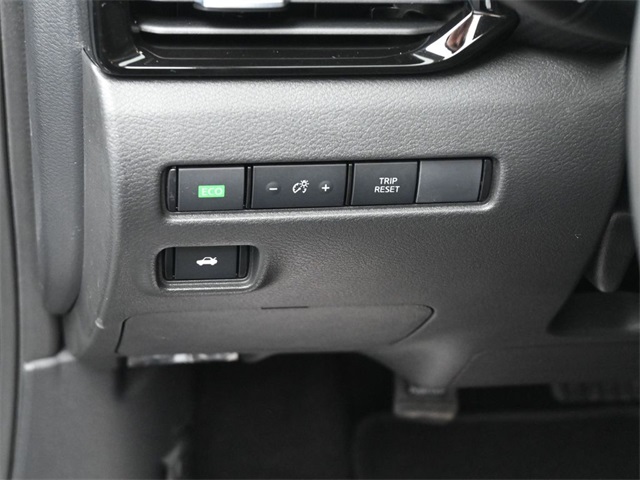 2025 Nissan Sentra SV photo 13