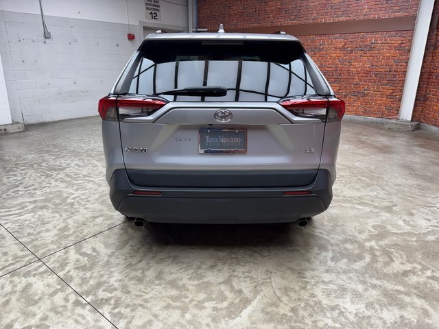 2021 Toyota RAV4 LE photo 4