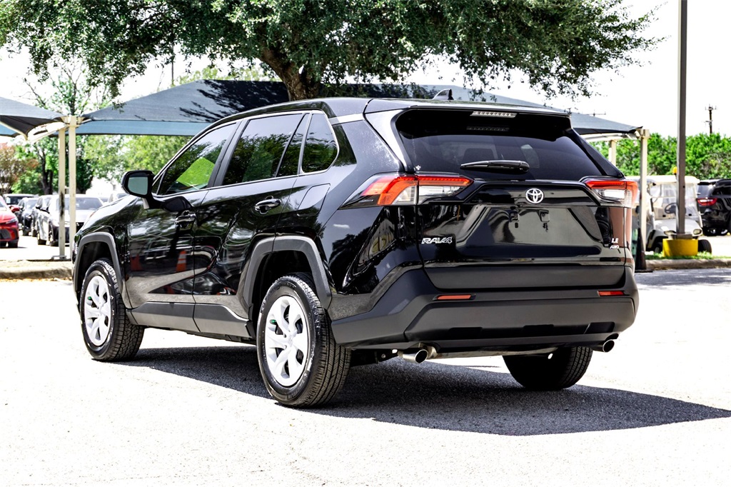 2024 Toyota RAV4 LE photo 7