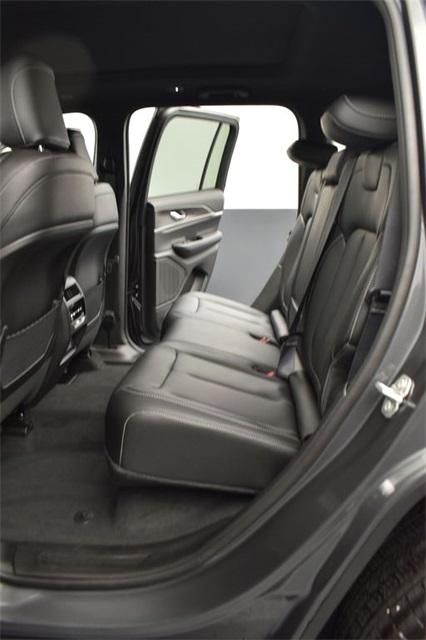 2025 Jeep Grand Cherokee Limited photo 8