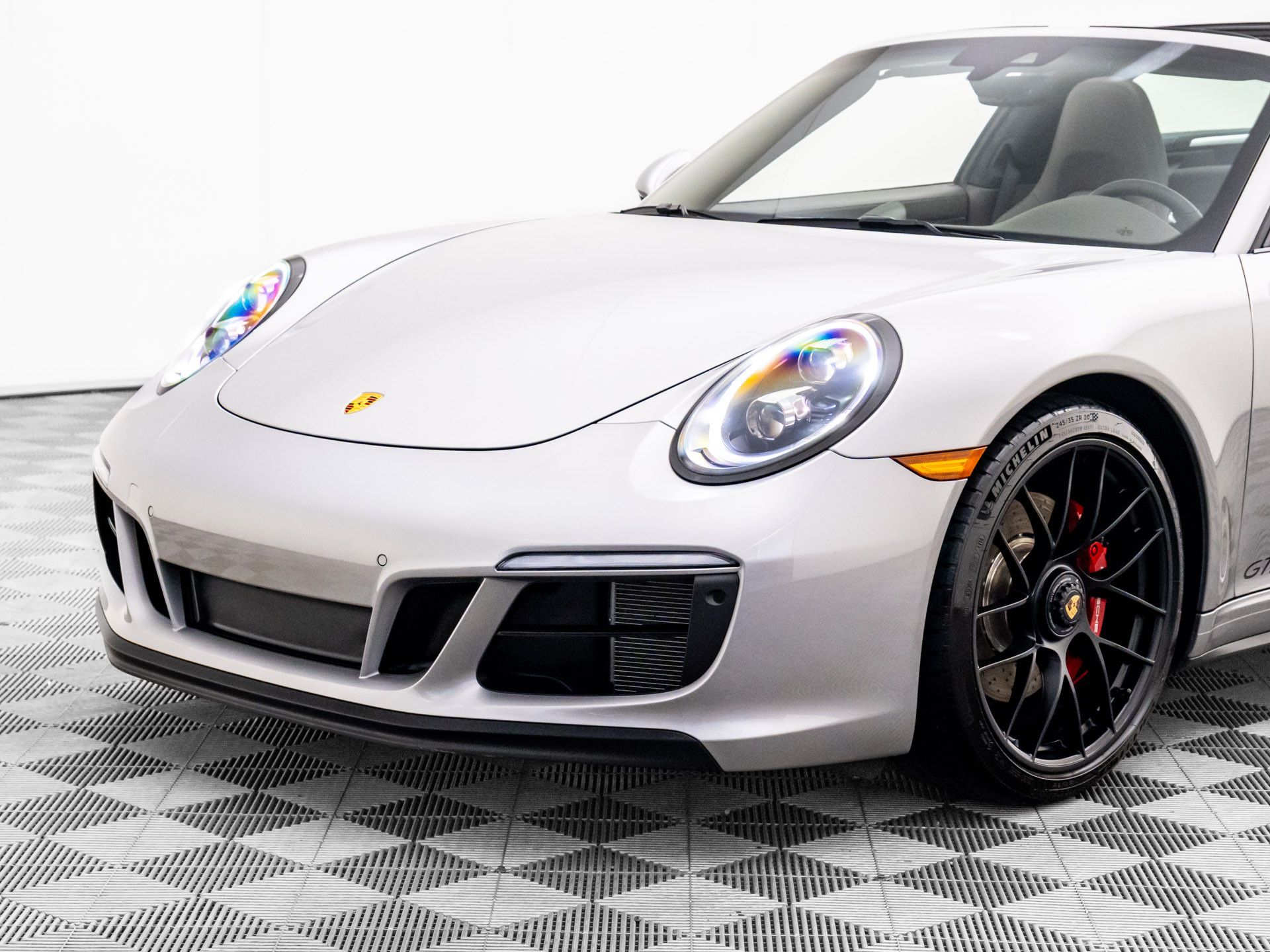 2019 Porsche 911 Targa 4 GTS photo 36