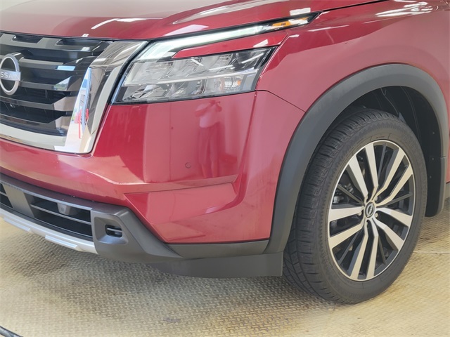 2023 Nissan Pathfinder Platinum photo 6