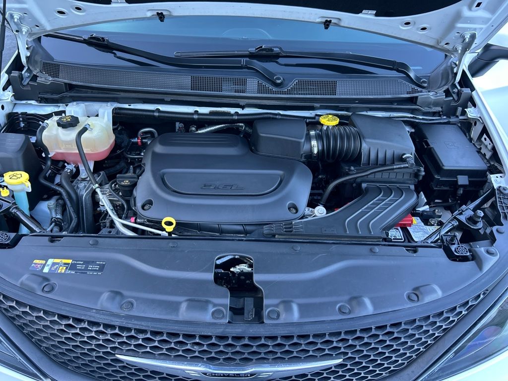 2022 Chrysler Voyager LX photo 20