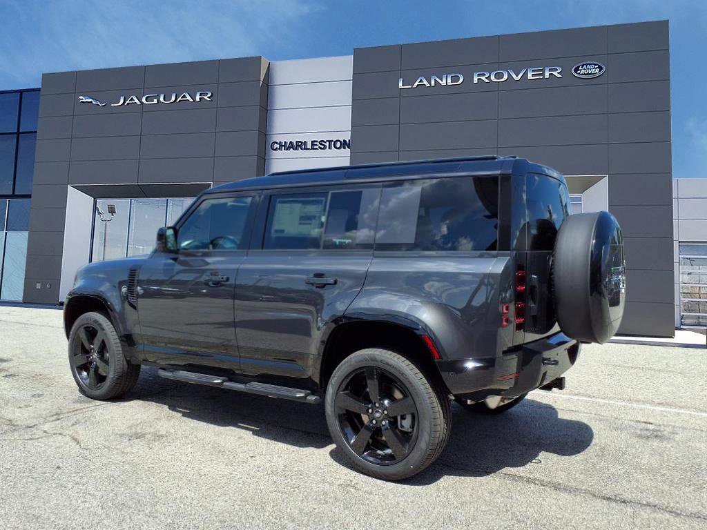 2025 Land Rover Defender 110 X-Dynamic SE photo 3