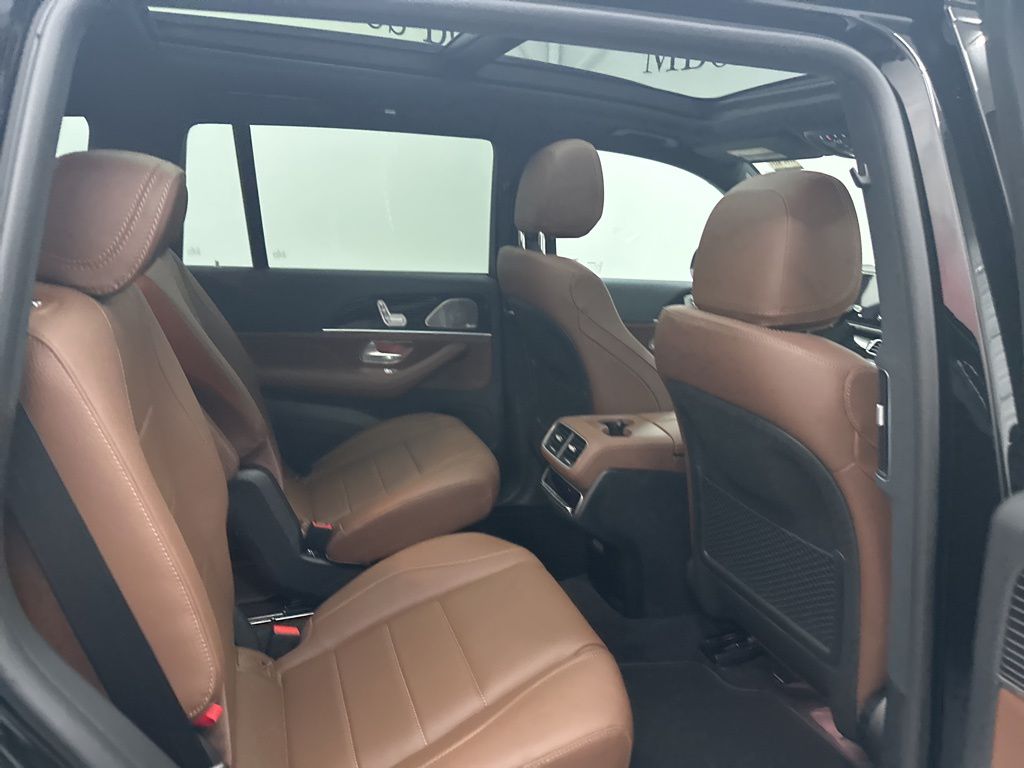 2026 Mercedes Benz GLS 450 4MATIC photo 21