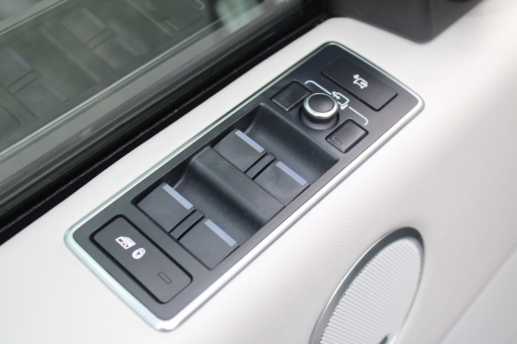 2016 Land Rover Range Rover HSE photo 12