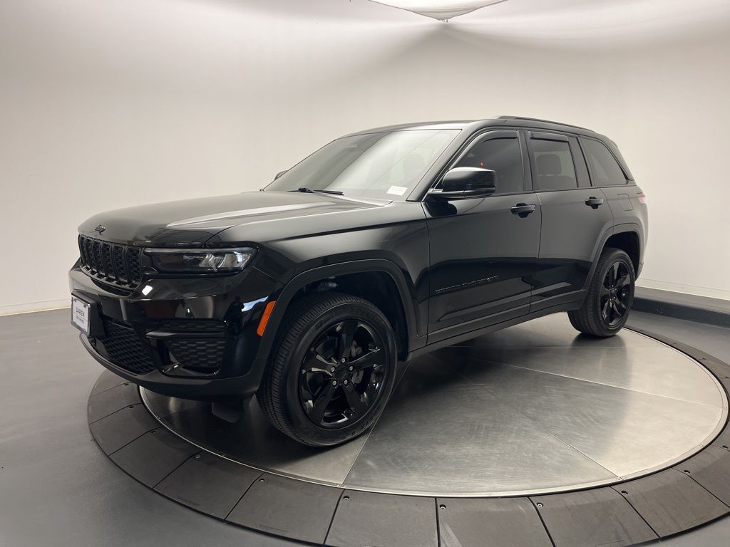 2022 Jeep Grand Cherokee Altitude's photo