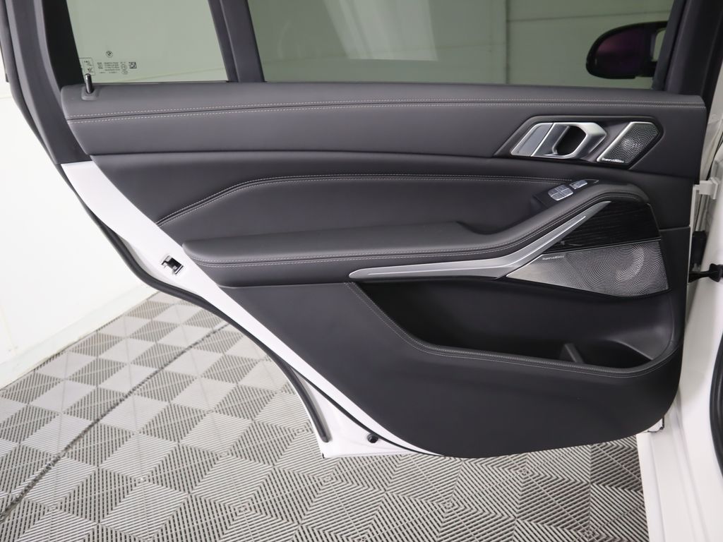 2025 Bmw X7 M60i photo 25