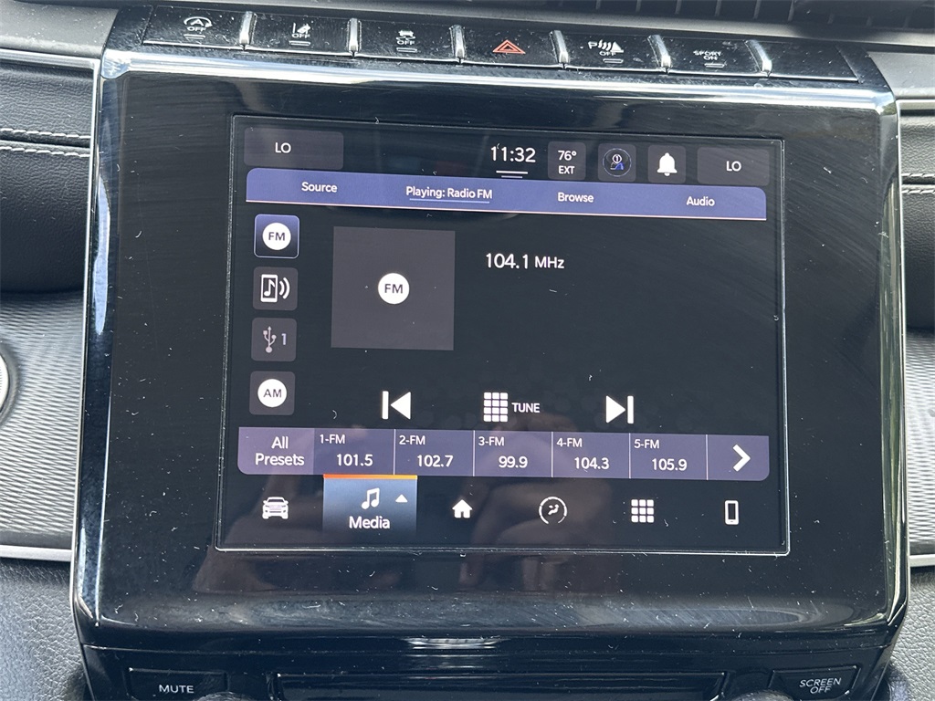 2023 Jeep Grand Cherokee Laredo photo 4