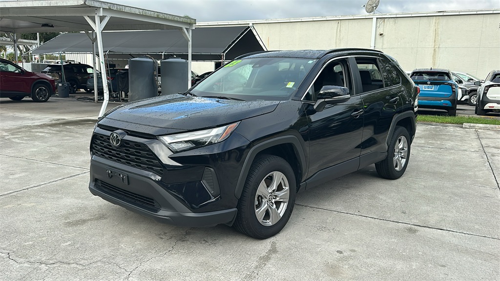 2023 Toyota RAV4 XLE photo 2