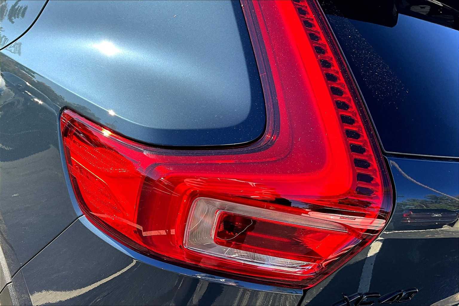 2026 Volvo XC40 photo 2