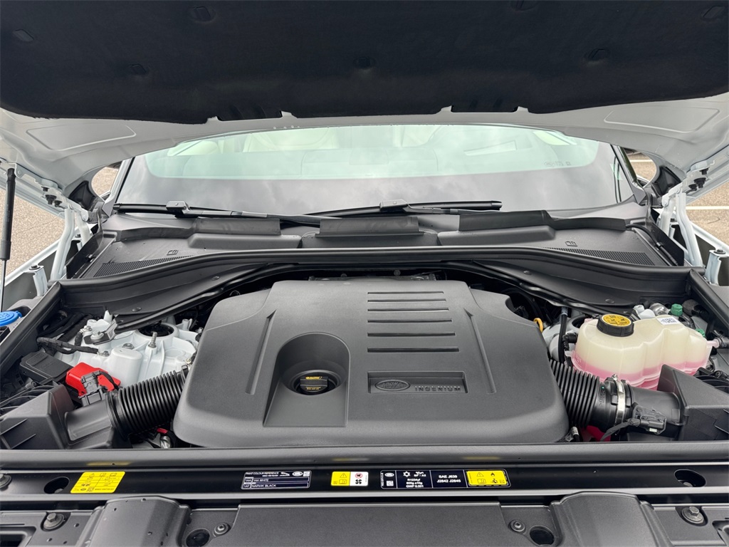 2025 Land Rover Range Rover SE photo 15