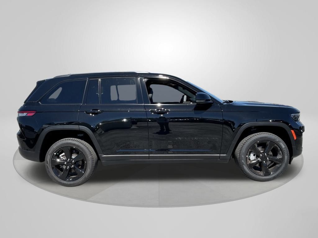 2025 Jeep Grand Cherokee Limited photo 8