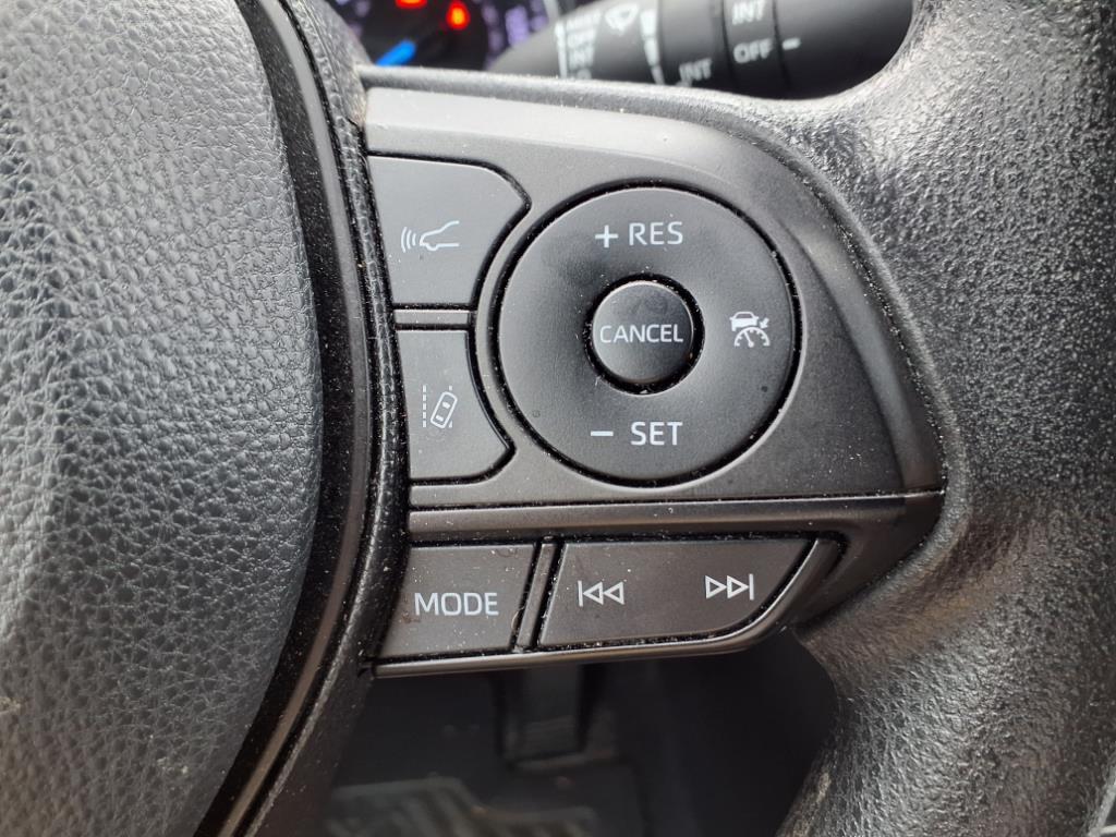 2019 Toyota RAV4 Hybrid XLE photo 16