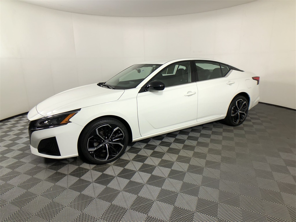 2023 Nissan Altima 2.5 SR photo 4