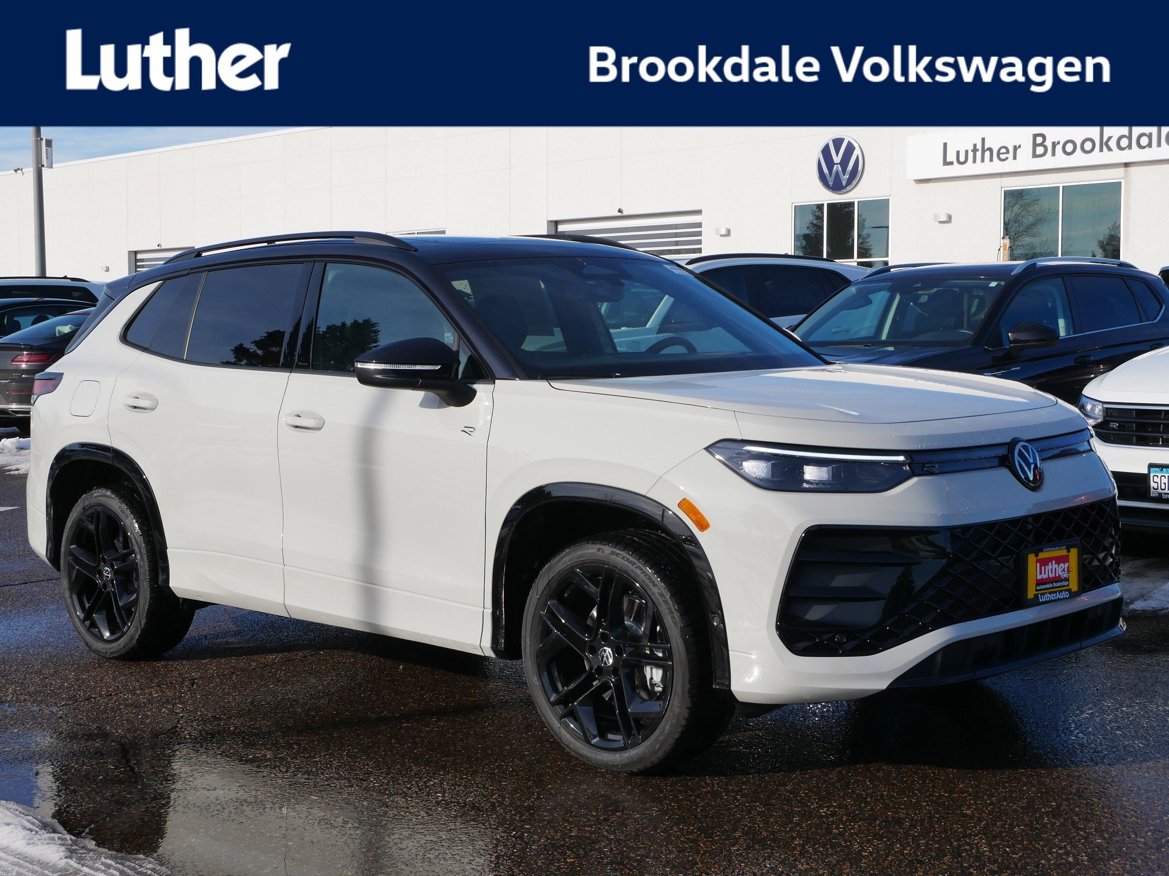 2026 Volkswagen Tiguan SE R-LINE BLACK's photo