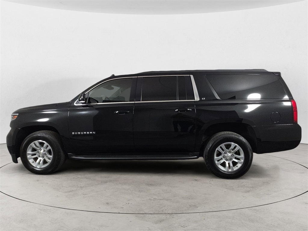 2020 Chevrolet Suburban LT photo 2