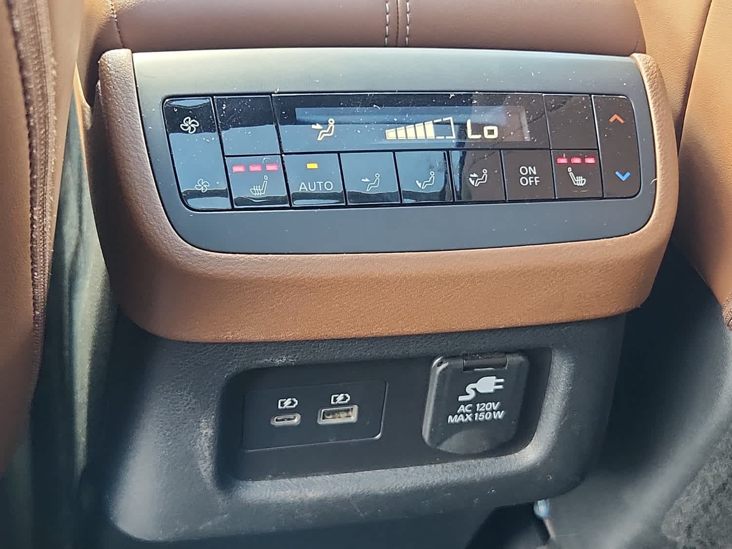 2024 Nissan Pathfinder Platinum photo 8